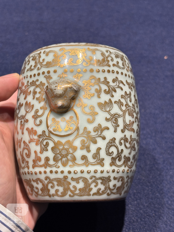 清乾隆 粉青地描金缠枝瑞莲捧寿纹鼓墩式花插一对 - 图13